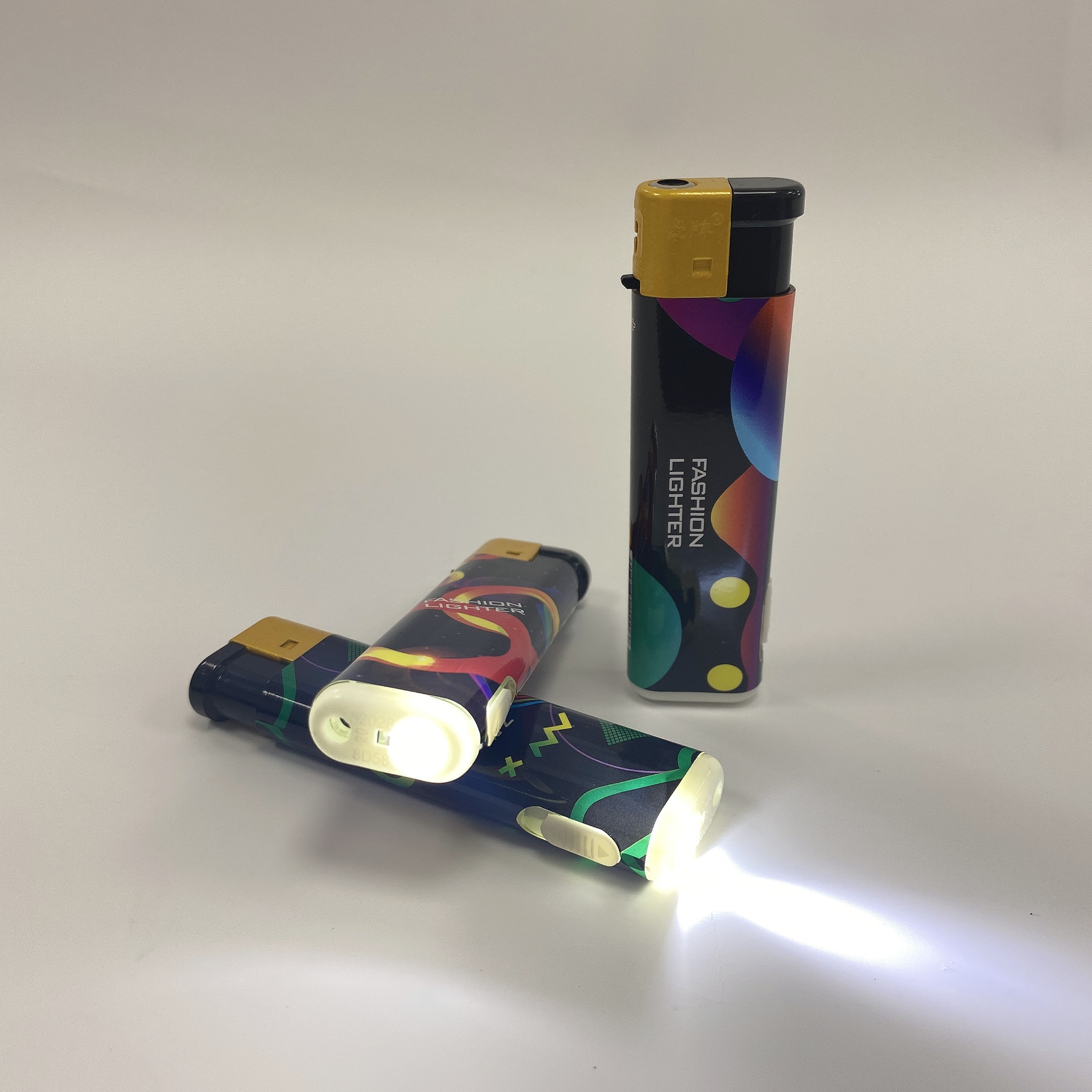 Custom vapers smoke elektronik sigara cakmak Lighter with light