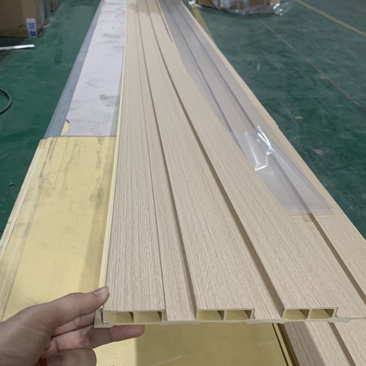 Factory Price Interior Decoration Bamboo Fiber Integrated 3D Panel De Pared PVC Coated Fluted Slat Para Paredes Ceiling Panel