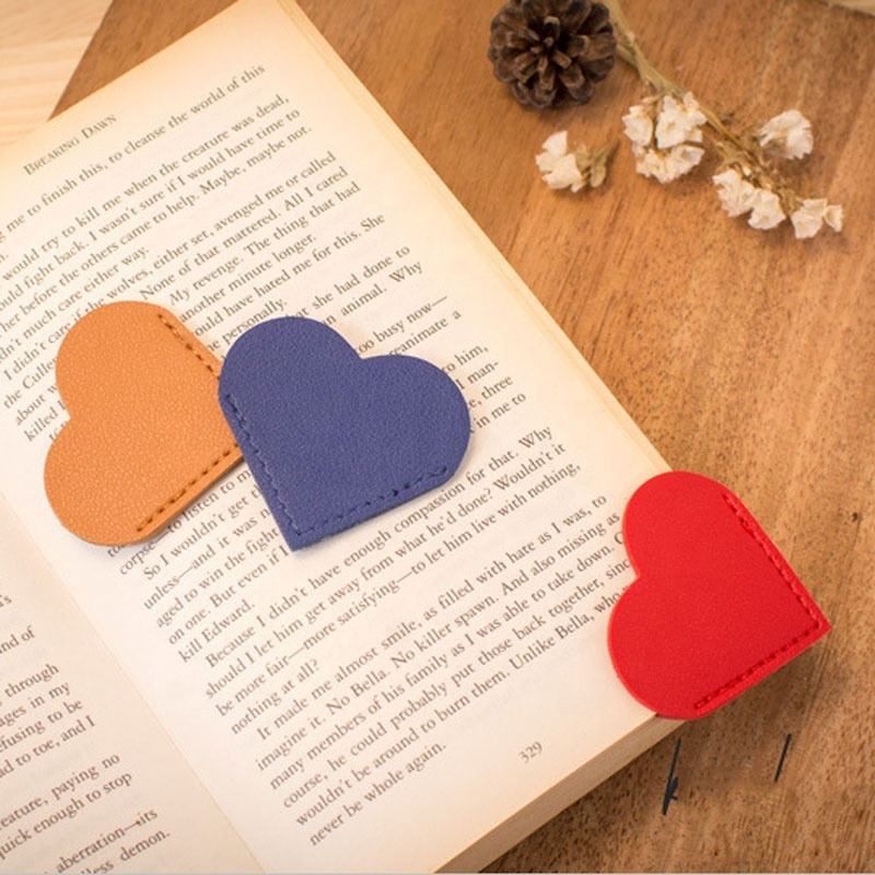 Personalized Custom Promotional Bookmarks Love Heart Shaped Corner Page PU Leather Bookmark