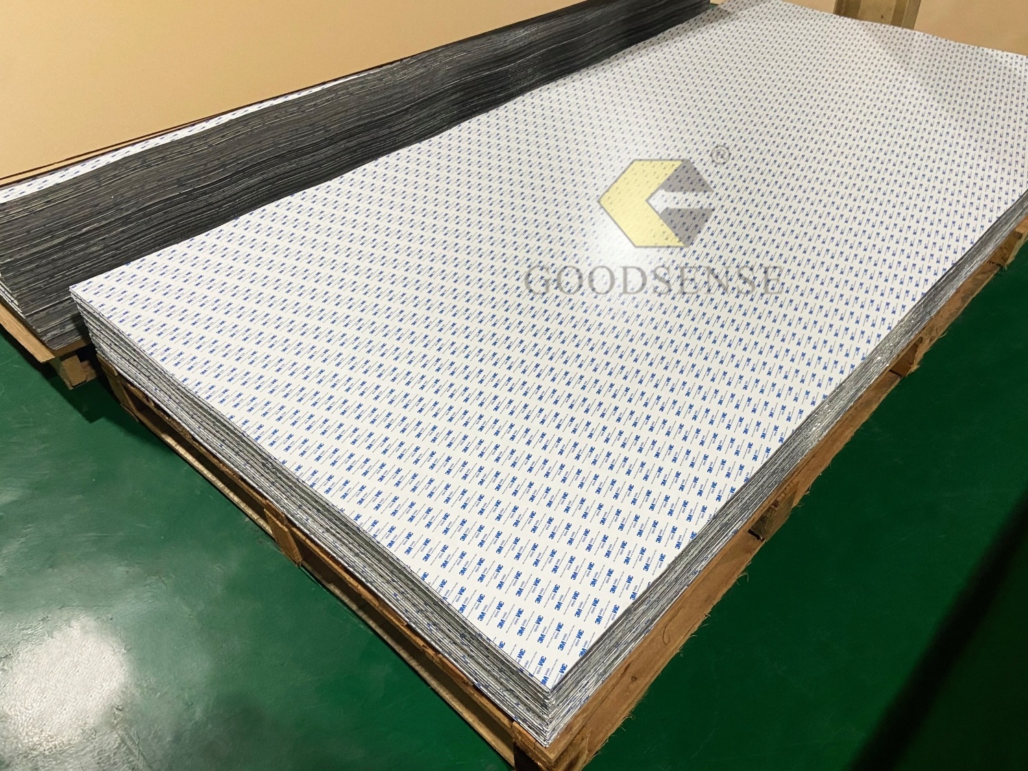 Goodsense Acrylic One Way Mirror Panel Manufacturer Thin Custom Stick on PMMA Blue Glassless Mirror Sew on for Laser Engraved