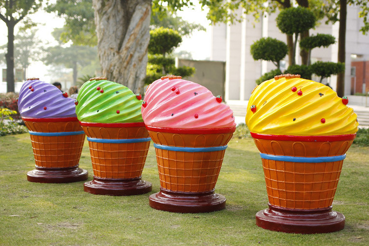 Shop furniture resin ice cream sculpture fiberglass ice cream table and chair sculpture