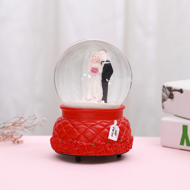 Custom Resin Couple Snow Globe Marry Souvenir Wedding Decoration Gift Glass Snow Globe Music Box With Blowing Snow