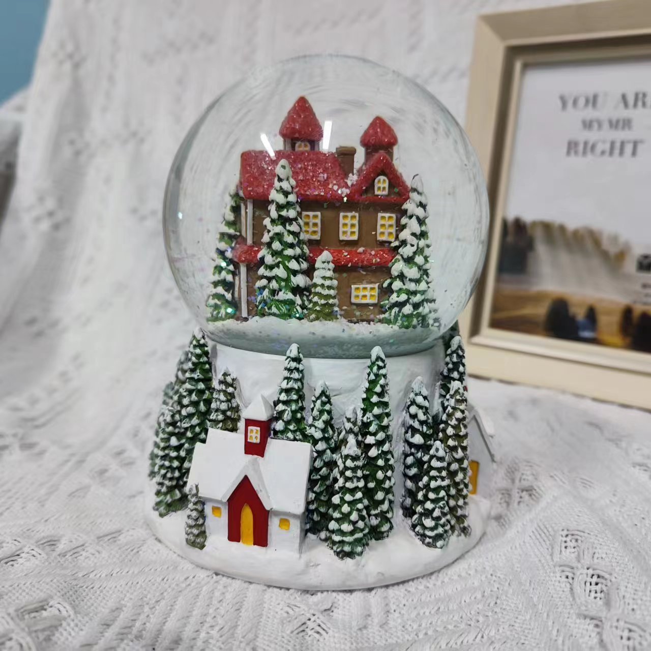 Resin custom 100mm christmas snow globe glass custom snow globe Christmas Village House landscape Glass Snowball