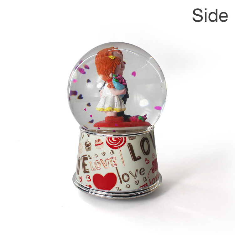 New product romantic musical spinning water globe custom resin wedding souvenir  music snow globe ornament