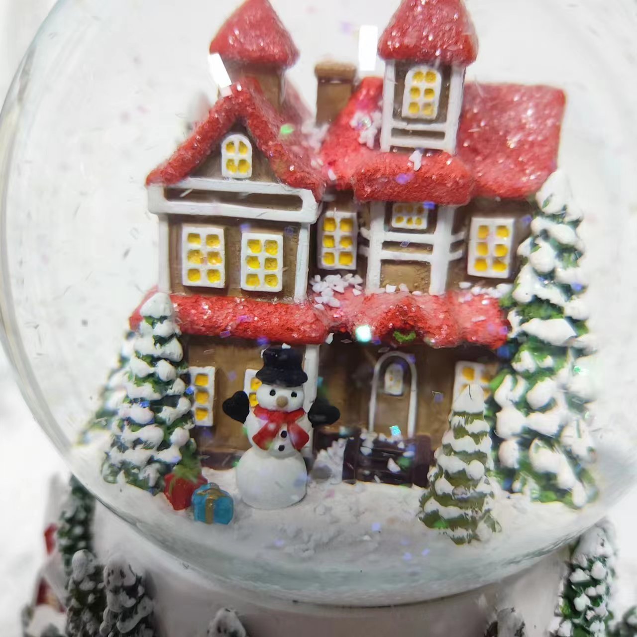 Resin custom 100mm christmas snow globe glass custom snow globe Christmas Village House landscape Glass Snowball