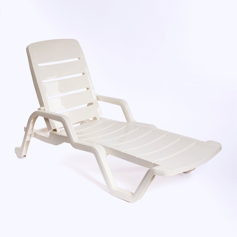 Durable High Quality Wholesale Sunbed Discounted Affordable Prices Plastic Beach Lounge Chair