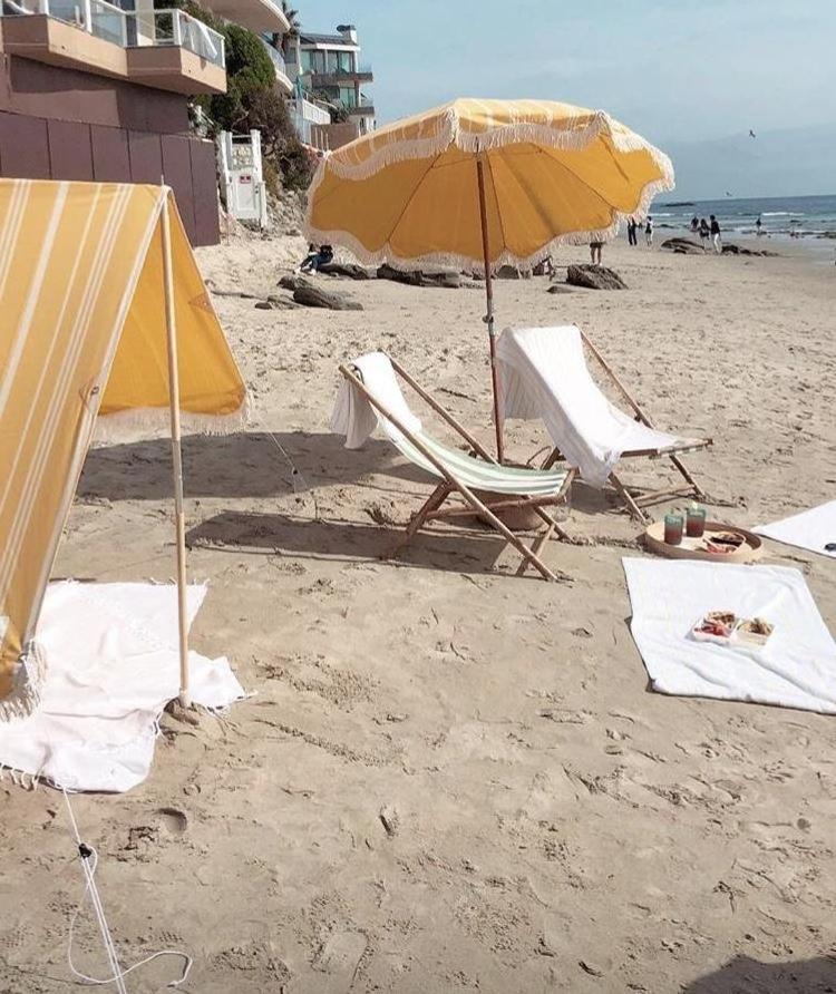 orange white wood pole stripe sun beach umbrellas with tassels tilt parasol bali umbrella hawaii sombrilla de playa amarilla