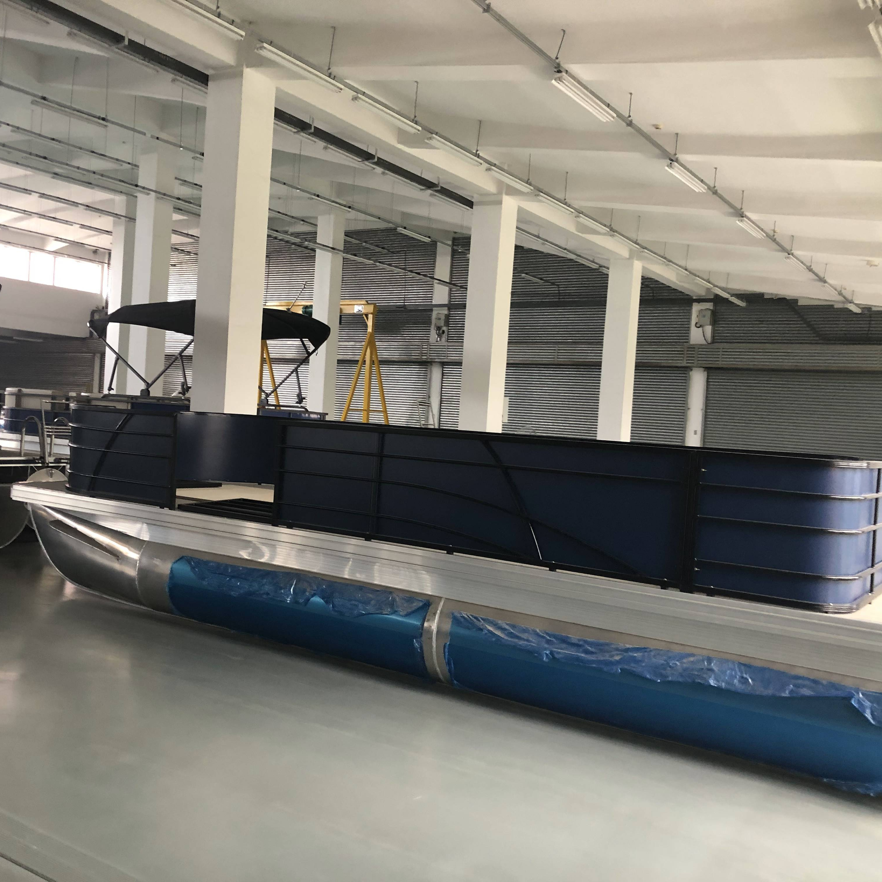 6.98m Aluminum Pontoon Boat With Hydraulic Steering