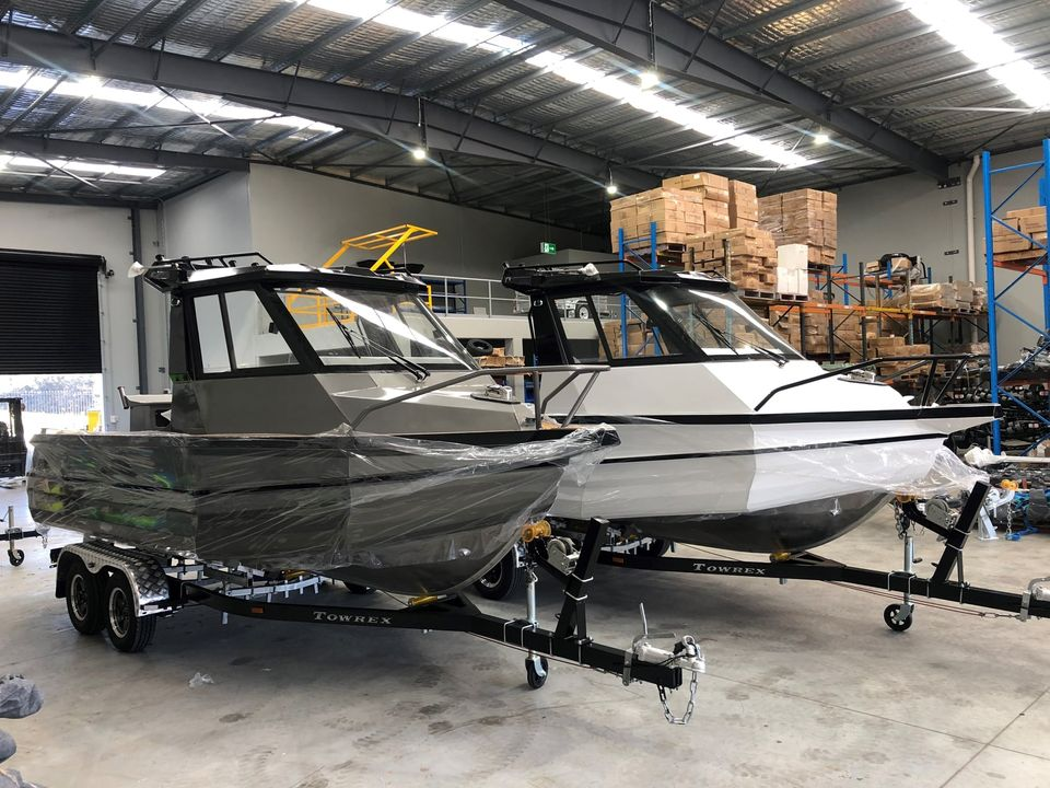 Factory direct sale 6m easy craft aluminum fishing boat with deep V pontoon hull and open cabin