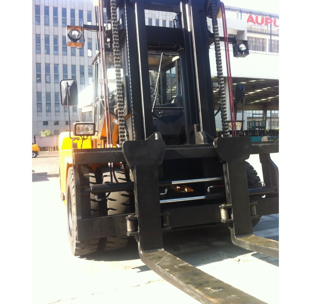 CPCD160 16 ton diesel forklift with solid tires