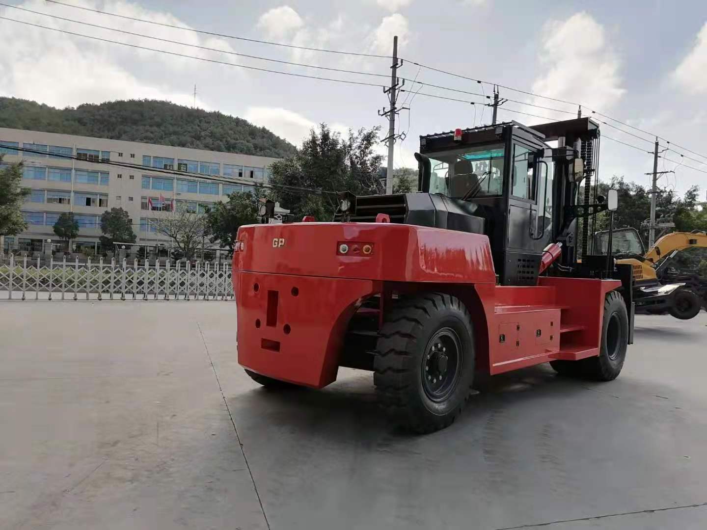 Heavy Duty Forklift Truck Container Handling 15 Ton 16 Ton 18 Ton 20 Ton 25 Ton 40 Ton 35 Ton 32 Ton 30 Ton Diesel Forklift