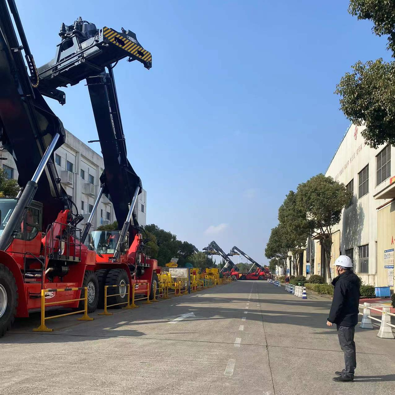 40 Ton Reach Stacker For Empty/full Load 20'/40' Containers Handling