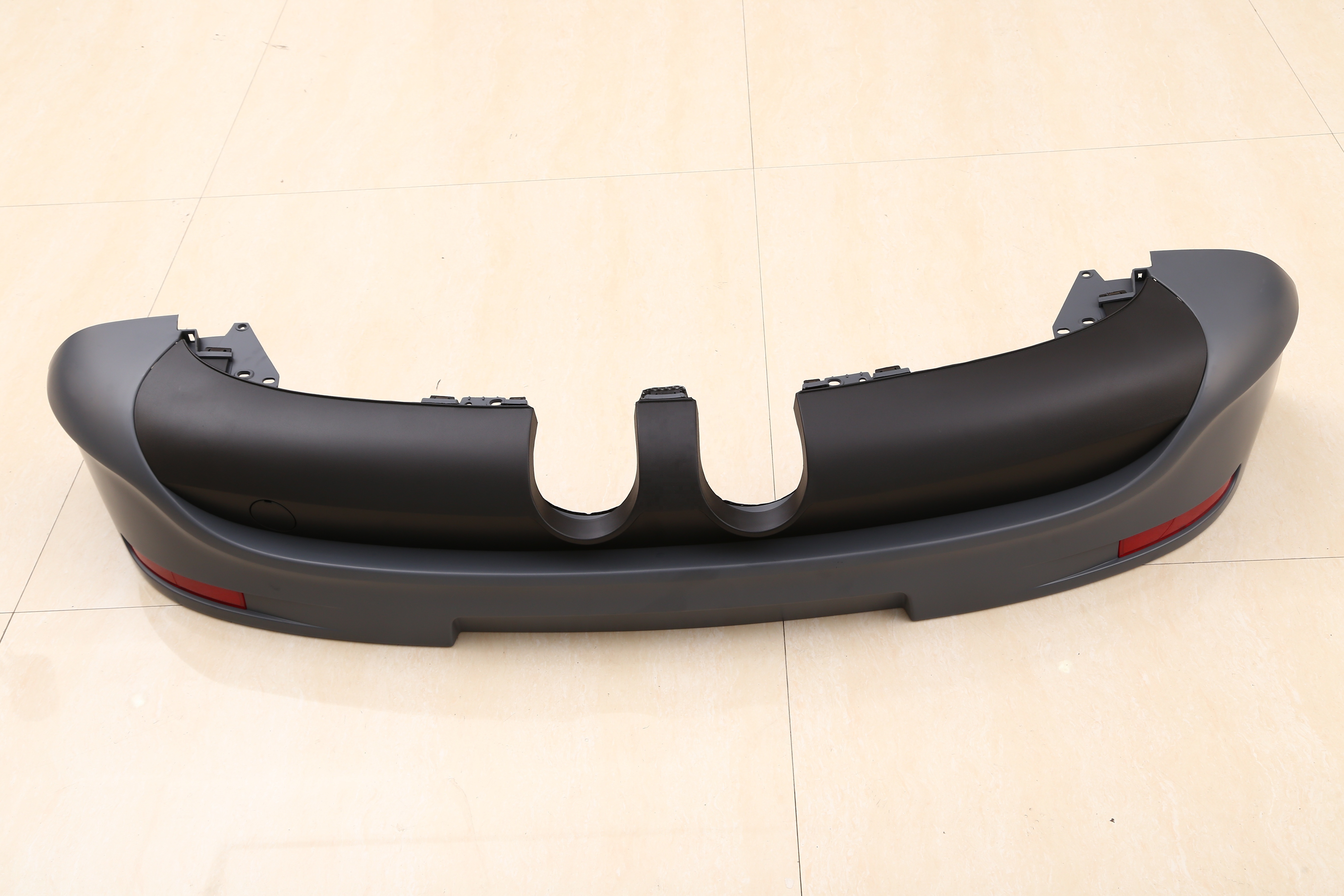 High Quality Auto Part R32 PP Auto Car Grill With Front Bumper for VW Golf 5 GTI 2005-2010 bodykit