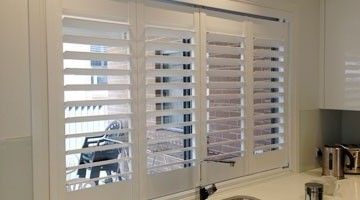 China factory direct sale custom size horizontal white plantation shutters pvc shutters window