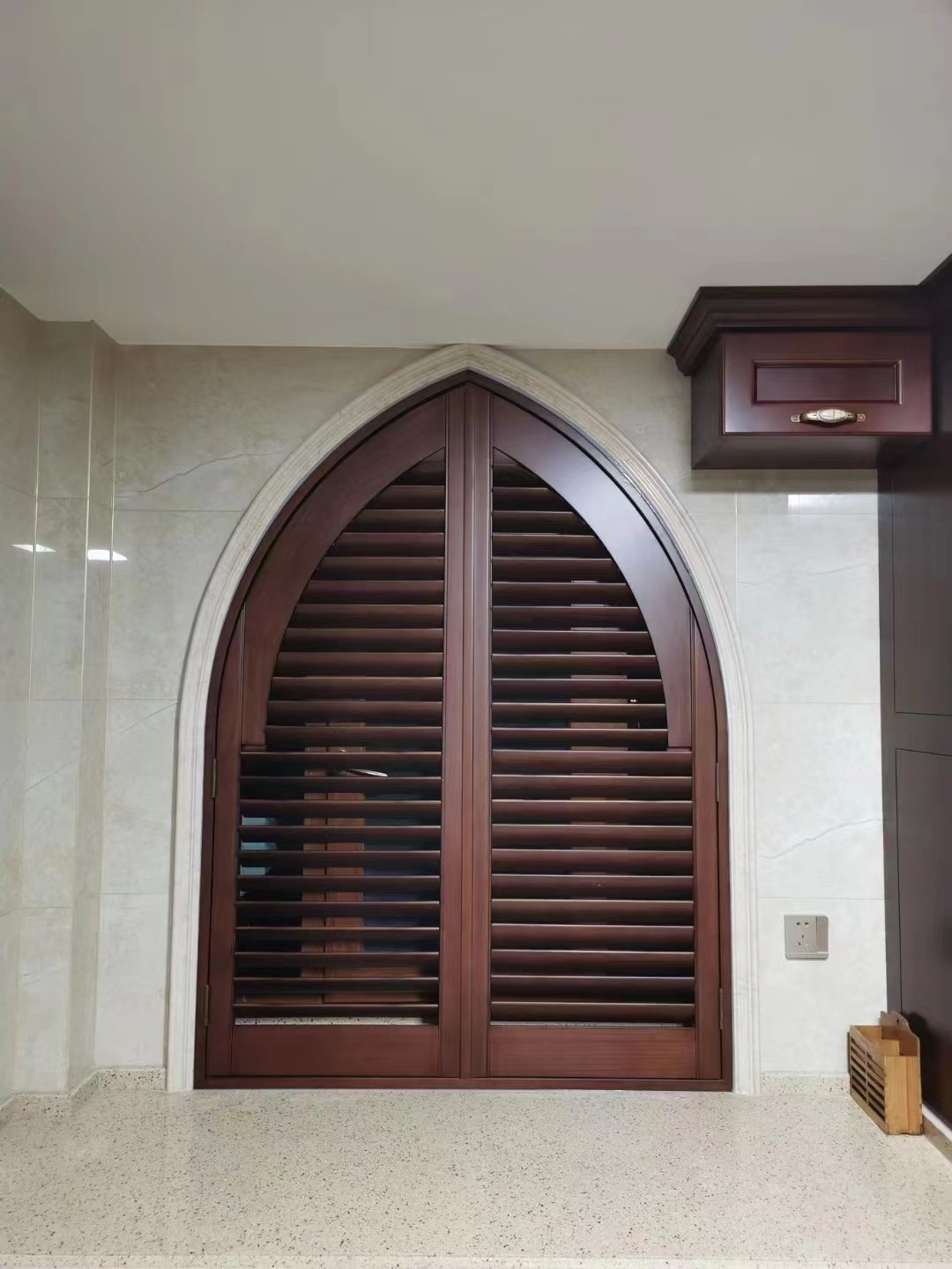 Wood and Pvc and Aluminium Plantation Shutters Window Shutters Indoor Customized Size China Supplier