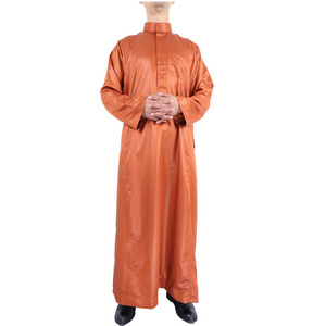 Custom Wholesale New Arrival Men Islamic Clothing Dubai Saudi Arabian Qatar Moroccan Embroidered Thobe Kaftan Jubba For Men