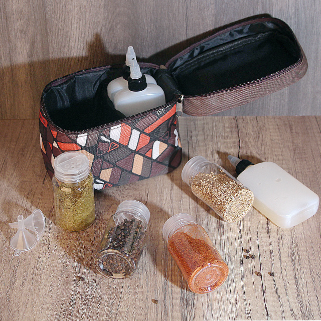 Camping Portable Spice Set with 6 Spice Containers Pepper & Salt Spice Shakers Storage Bag for Outdoor Travel Camping BBQ Picnic