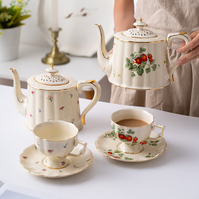 European Retro Ceramic British High Tea Strawberry Pattern Teapot Tea Cup Sauce Set With Golden Rim