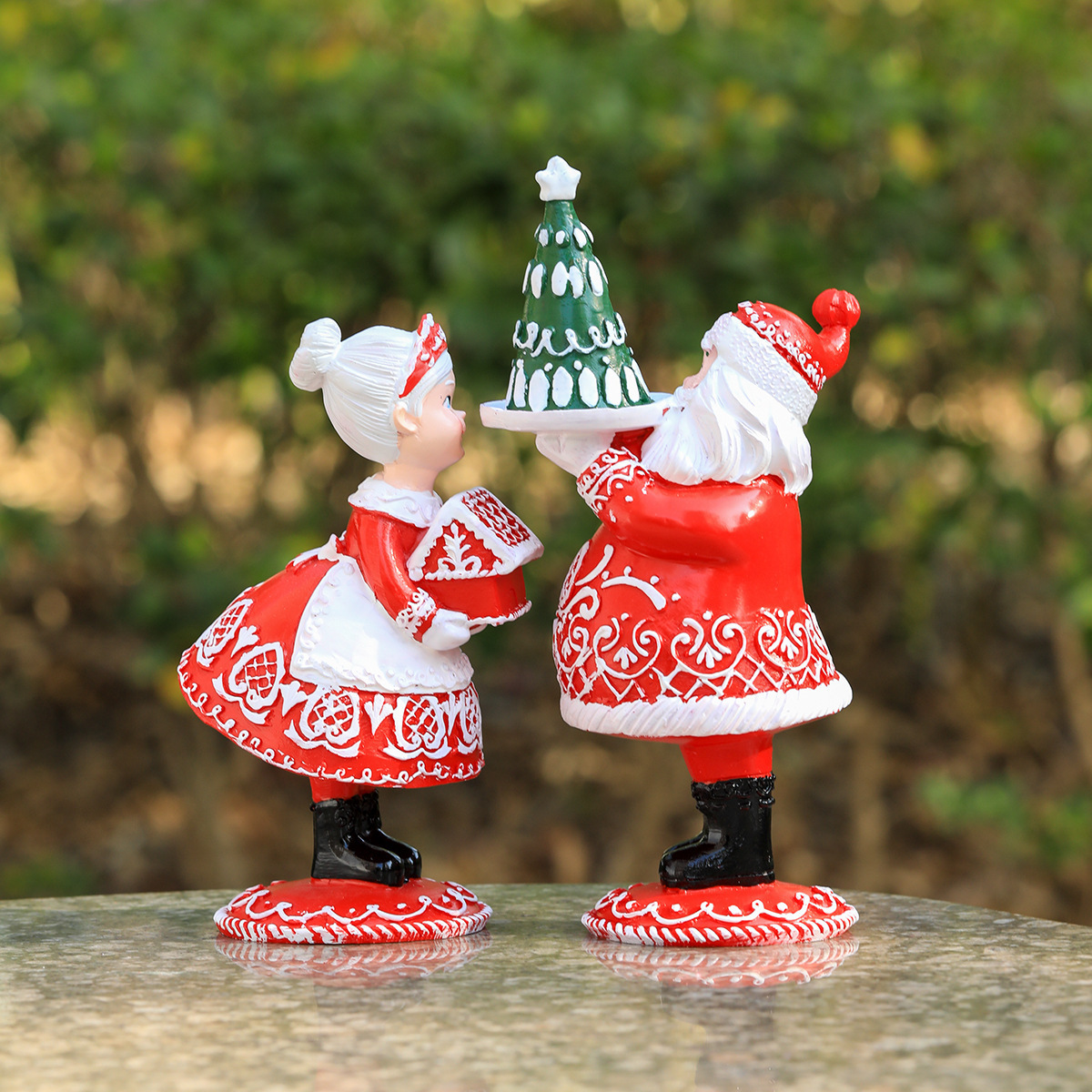 New outdoor Christmas gifts for couples resin crafts ornaments manufacturer customized direct sales wholesale