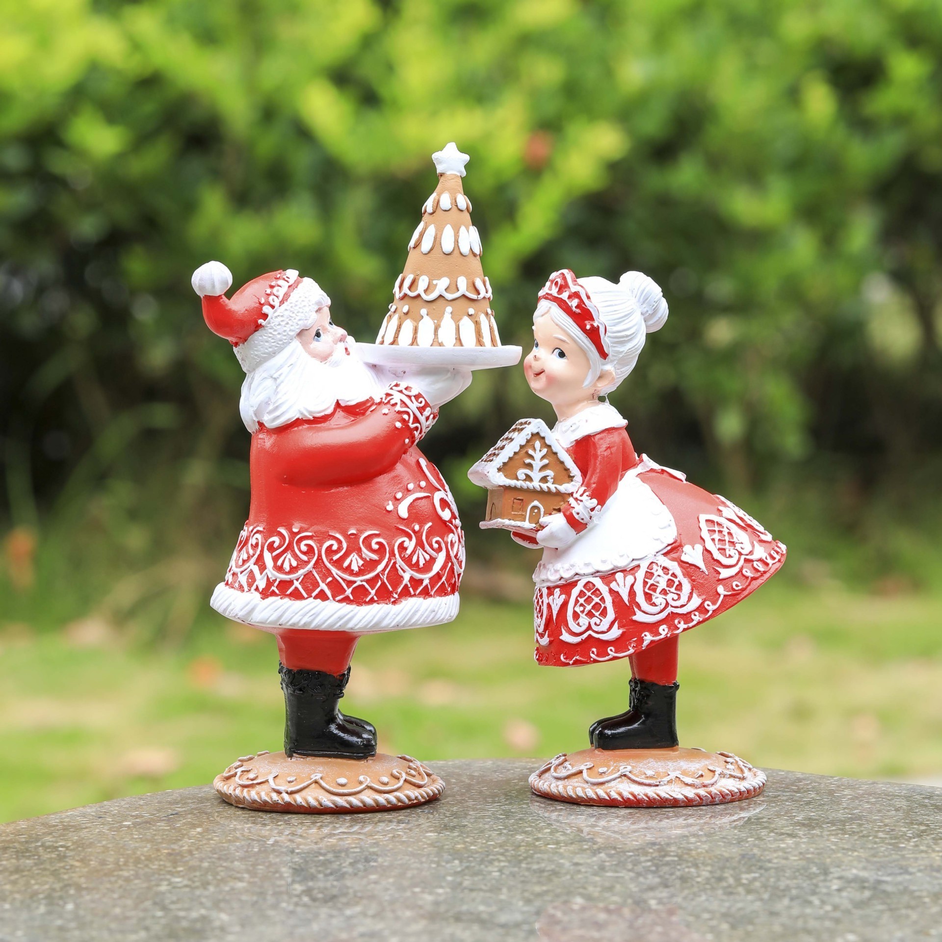 New outdoor Christmas gifts for couples resin crafts ornaments manufacturer customized direct sales wholesale