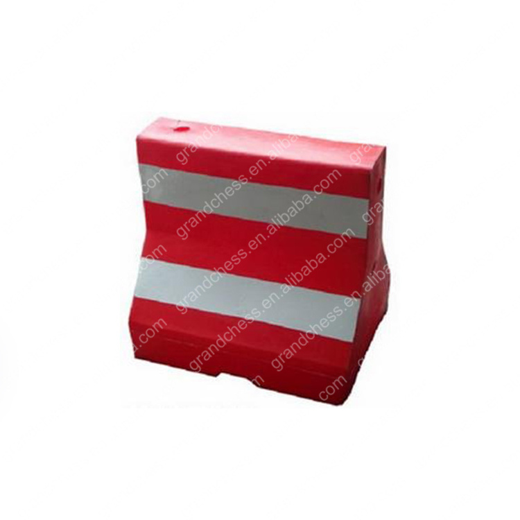 Yellow Red Gate Pedestrian Fence Plastic Water Filled Road Safety Barrier