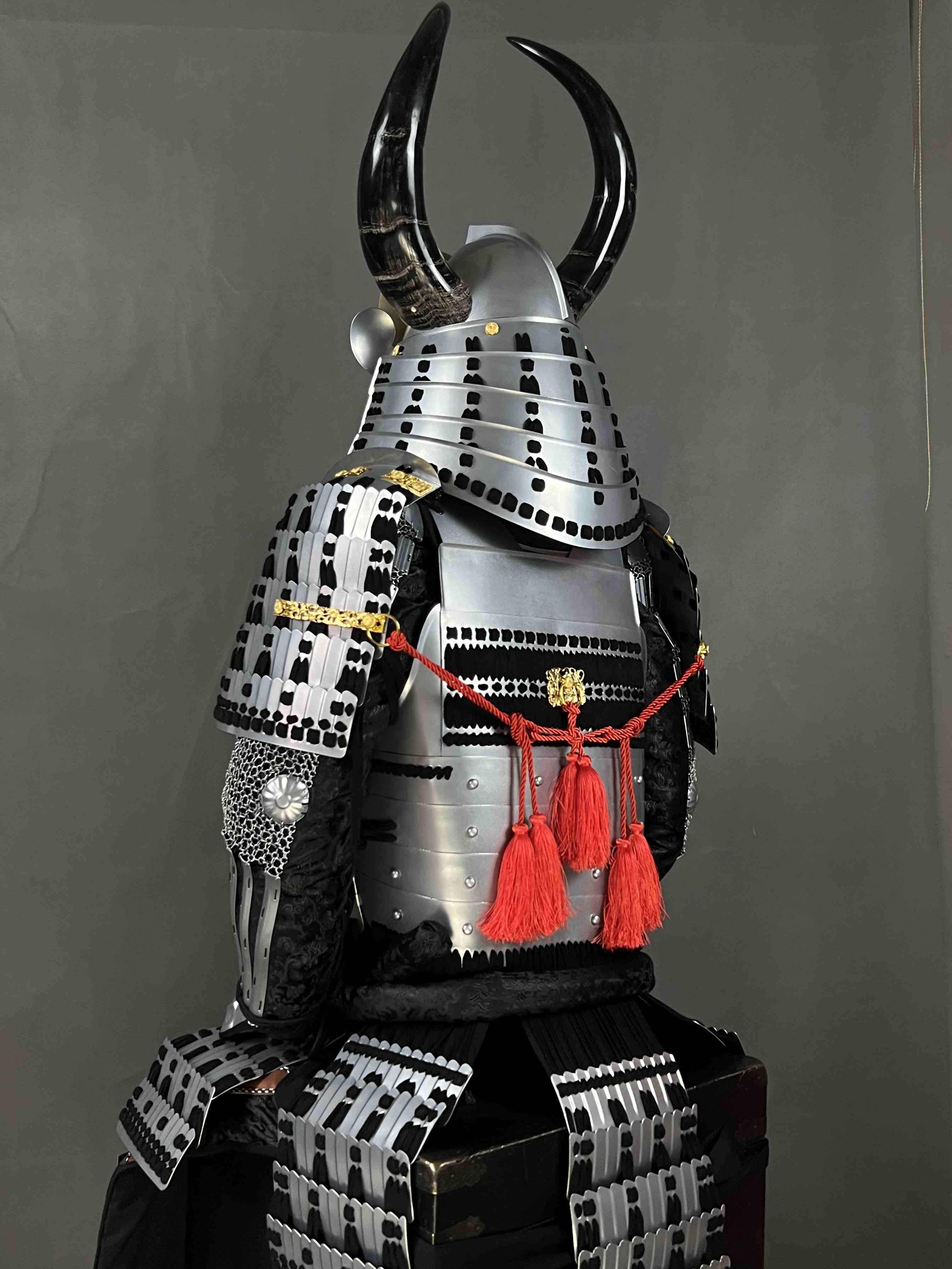 Japanese traditional Samurai armor Children's Samurai Armor Akaitoodoshi osei Kozane Oyoroi Armor Festival dress tv movie props