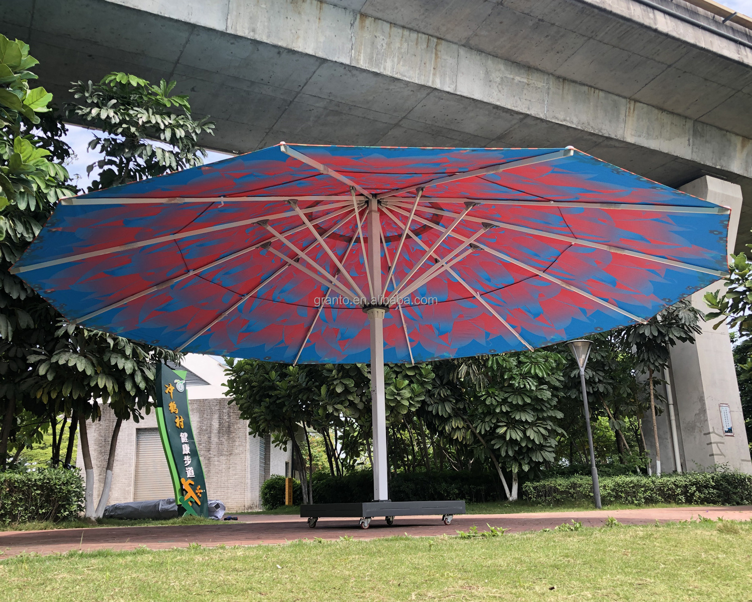 New arrive large middle parasol aluminium frame furniture poolside heavy duty umbrella with light