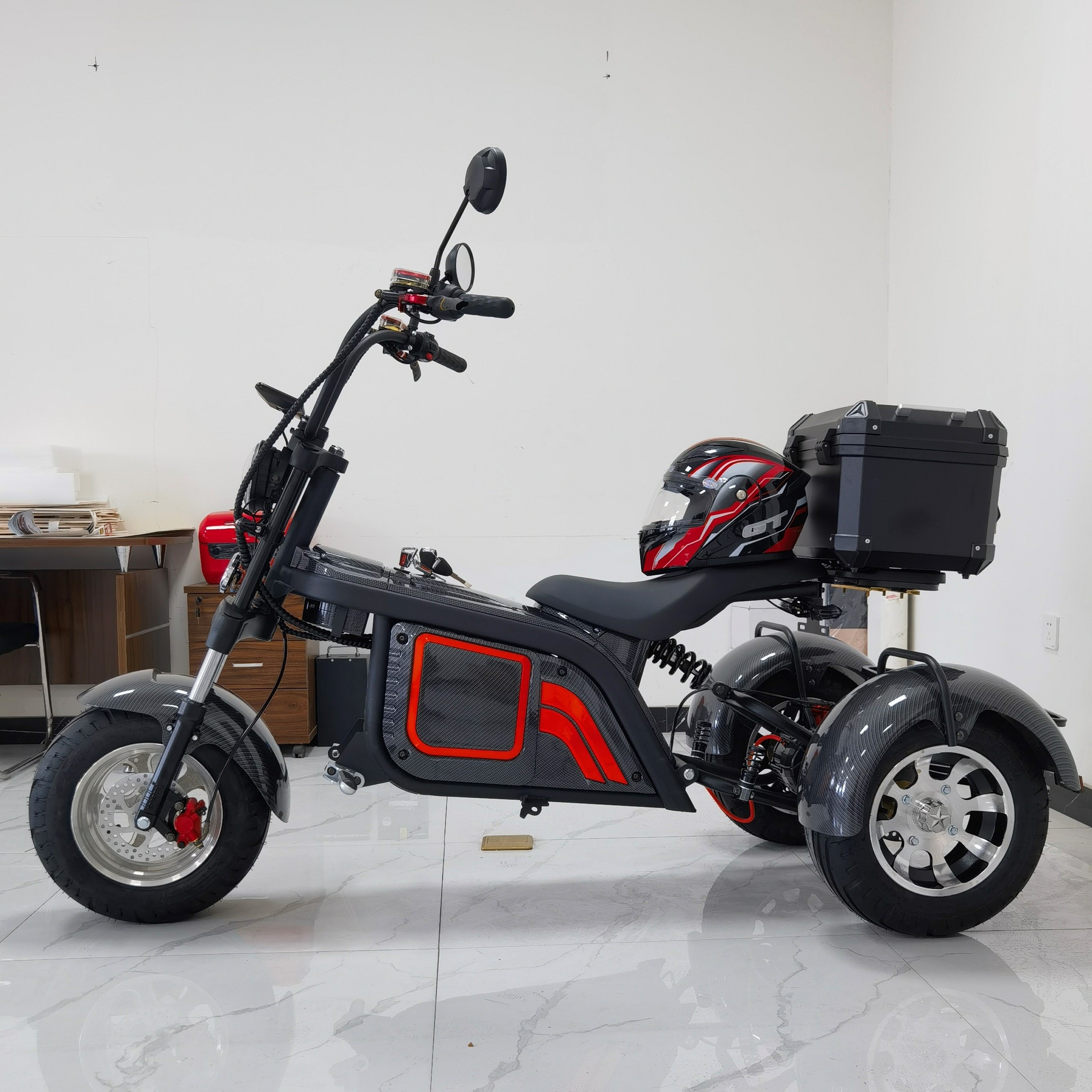 2023 New Handicapped Scooters Express Electric Cargo Tricycle Enclosed Electric Tricycle Electric Bike