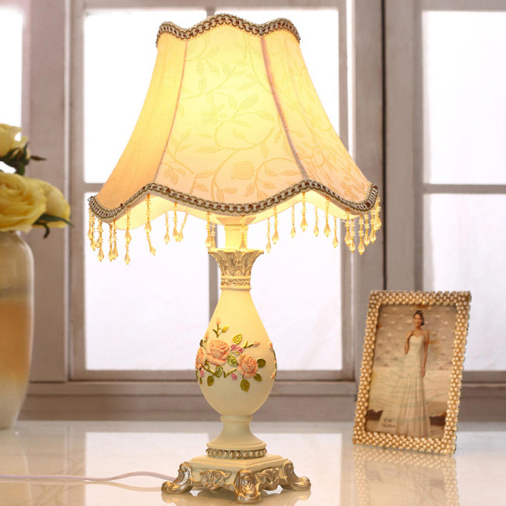 Hot sales modern European style fabric lamp shade antique brass luxurious gift parlour LED resin table lamp