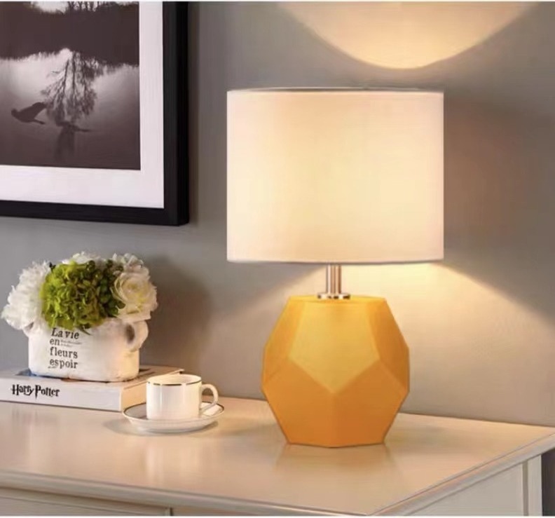 Modern desk lamps with various styles and sockets in hotel home bedrooms led night lights new modern led table lamp