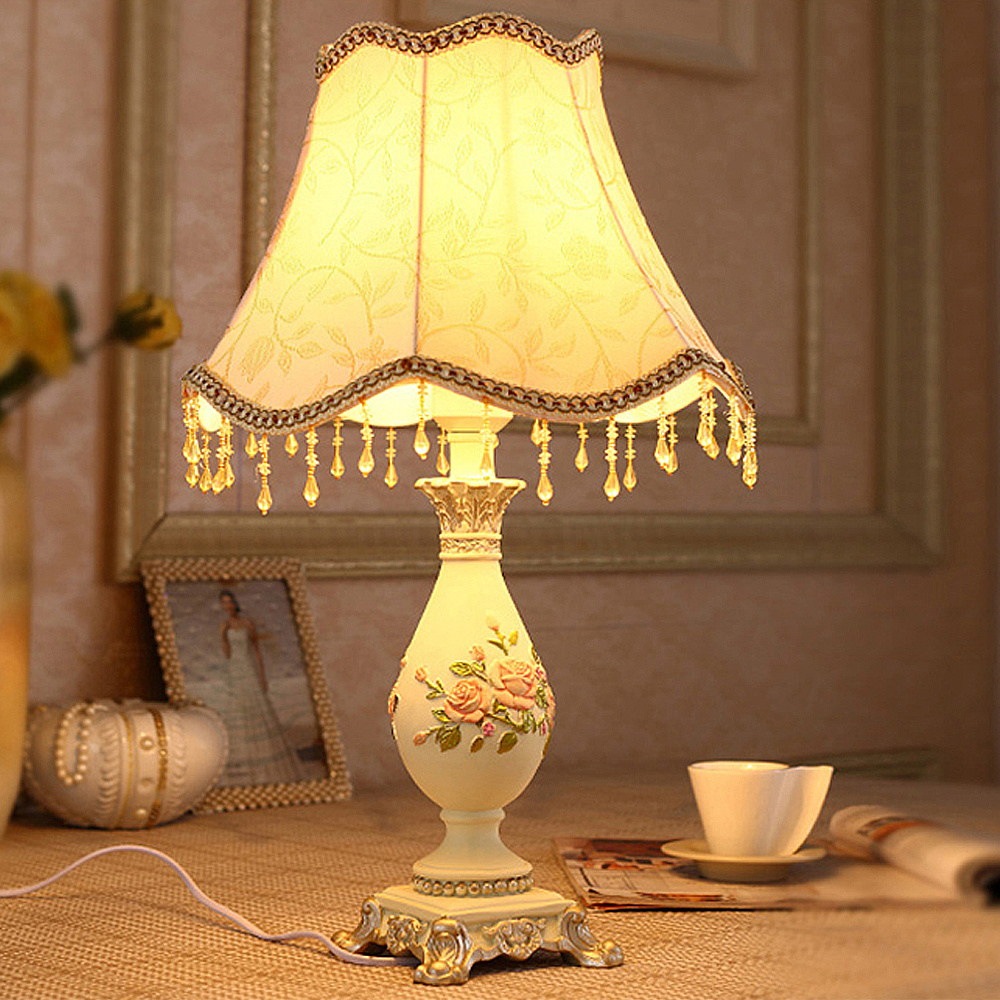 Hot sales modern European style fabric lamp shade antique brass luxurious gift parlour LED resin table lamp