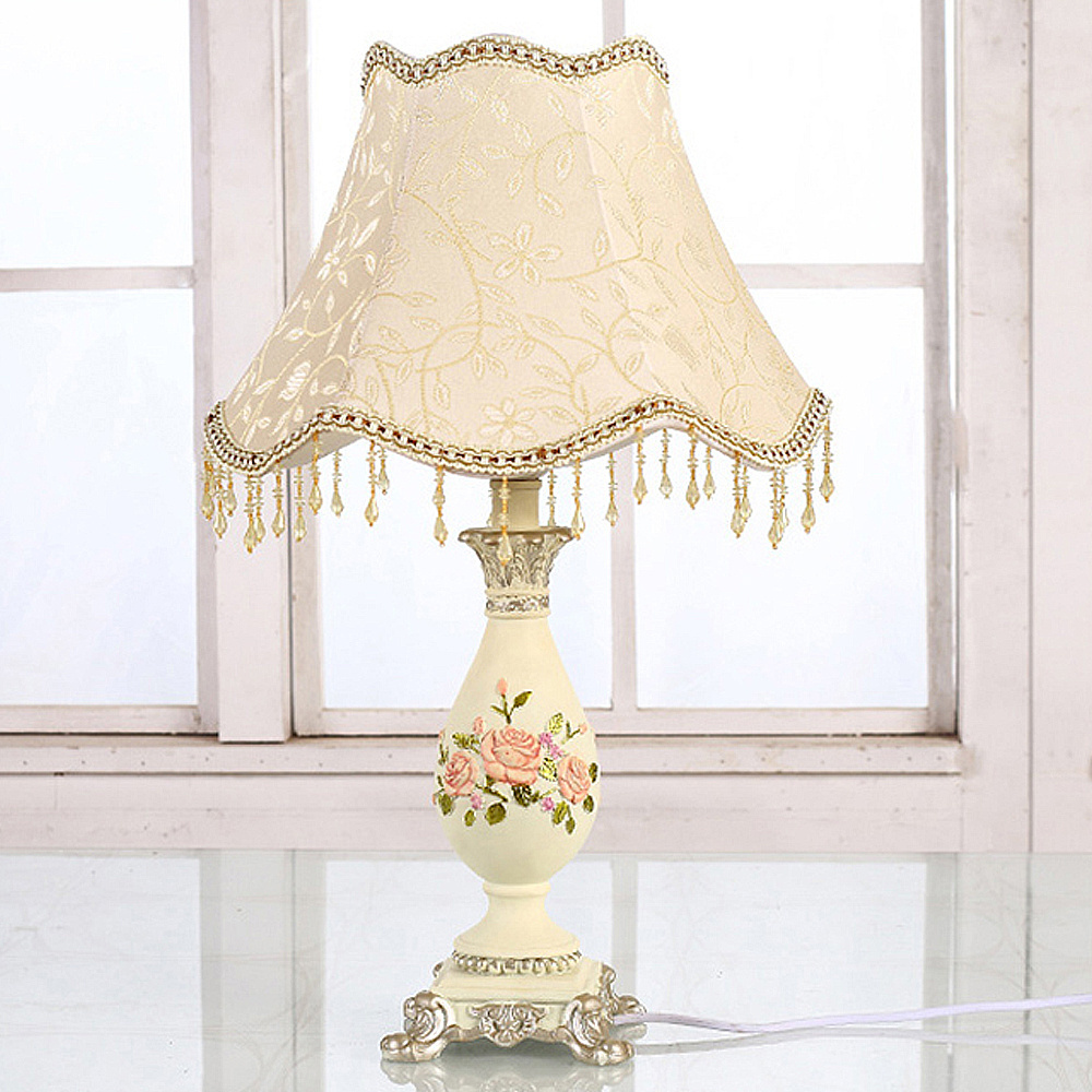 Hot sales modern European style fabric lamp shade antique brass luxurious gift parlour LED resin table lamp