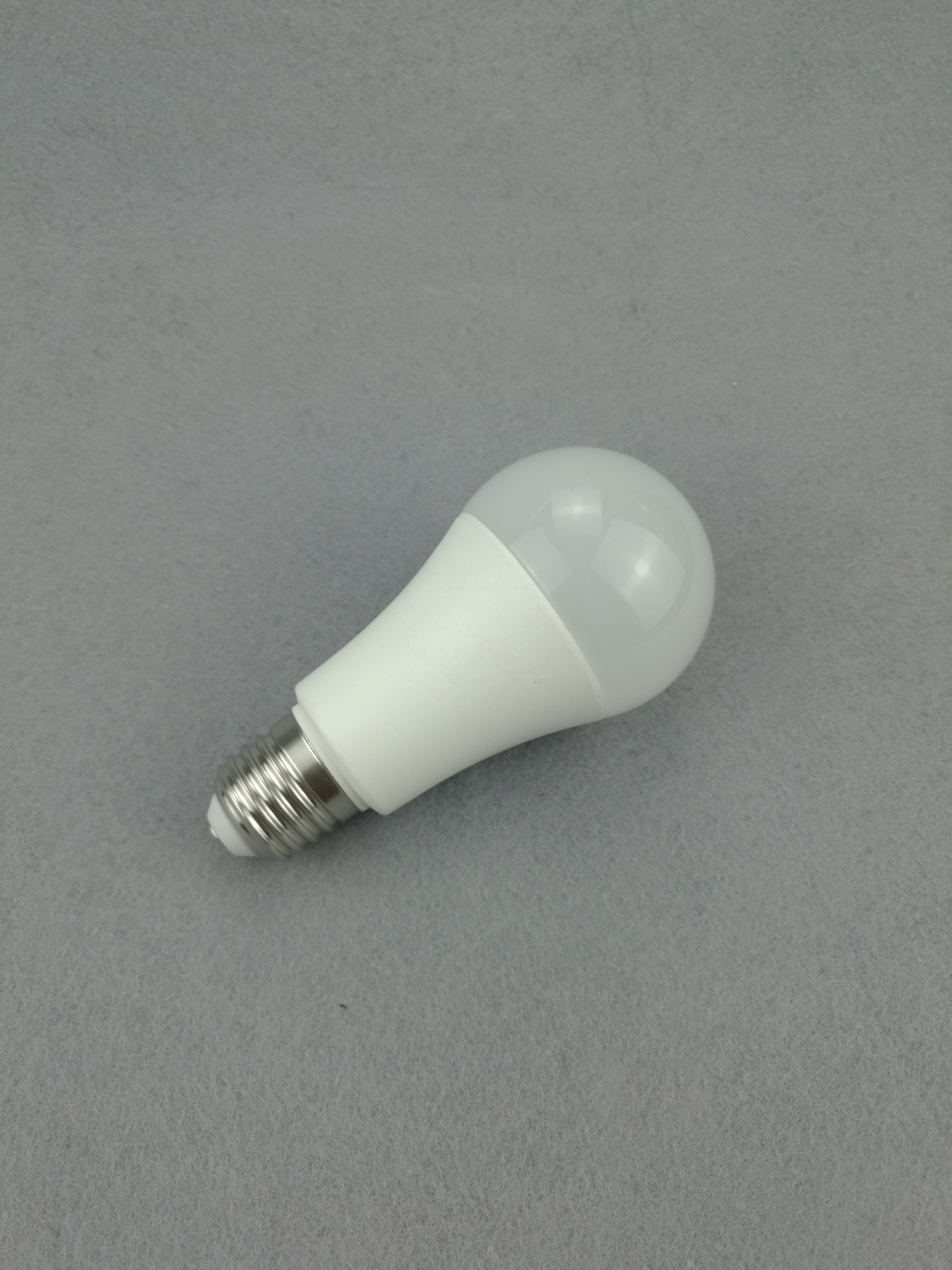 LED light bulb E27 A80 15W 1350lm E26/B22 3000K-6500K omni global bulb