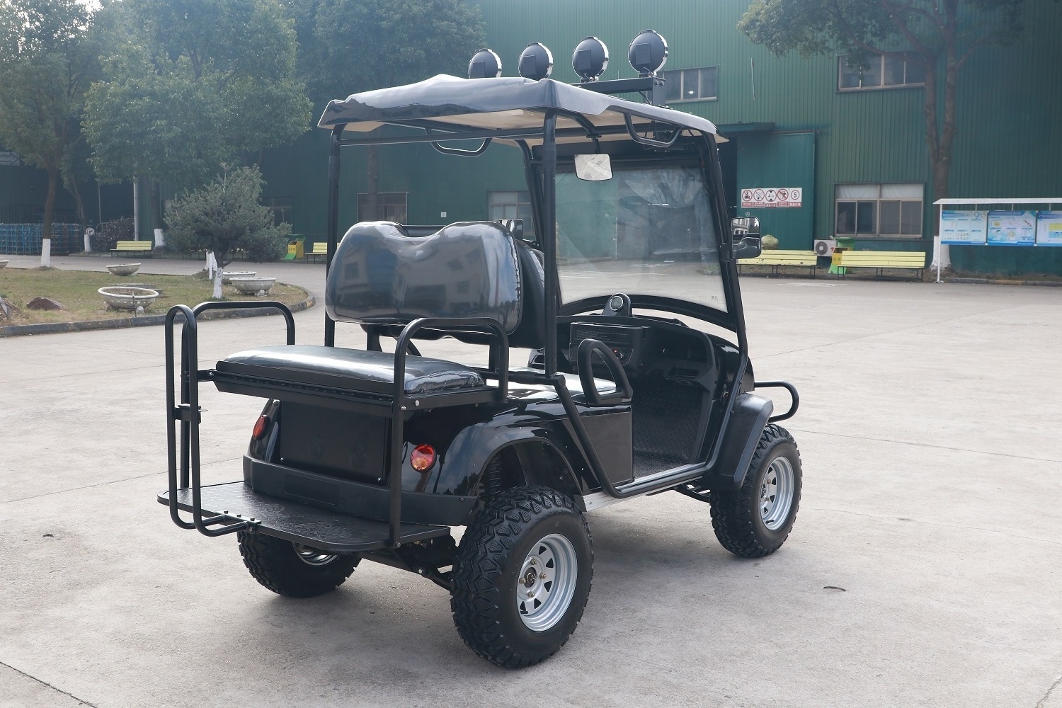 Middle East popular 4 by 4 4WD  four wheel drive electric hunting golf cart with rear flip seat or cargo tray  in desert farms