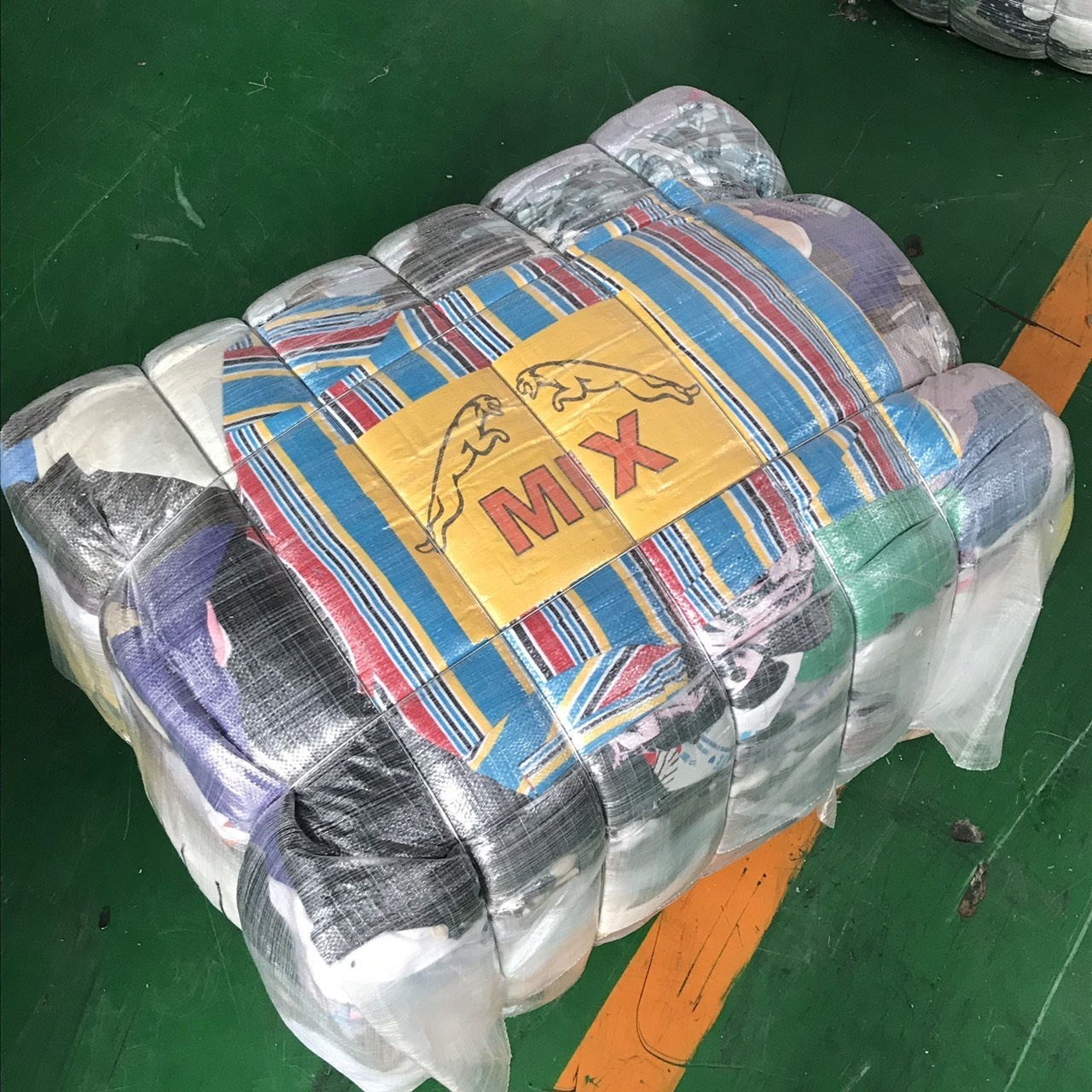 Super A grade second hand clothing fashion bales summer mix used clothes bales wholesale mixed used clothes in bulk in container