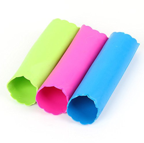 Trending Custom Color Silicone Garlic Press Unique Kitchen Utensil Customized Cover Garlic Peeler Tube for Vegetable Tools