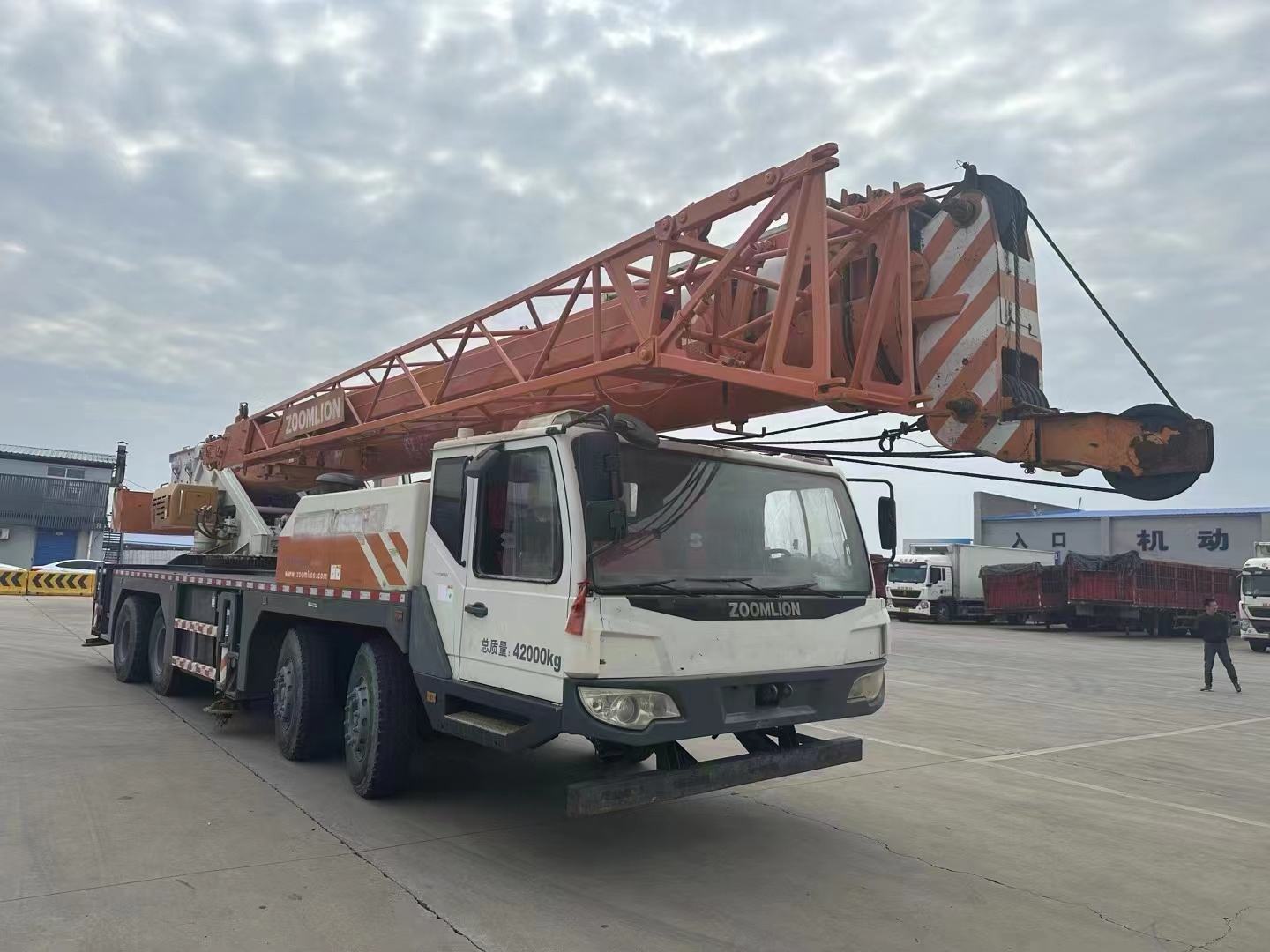 Used 50ton Crane of Zhonglian truck cranes 25 tons of mobile cranes 30ton 50 tons 70t 80 tons 100ton