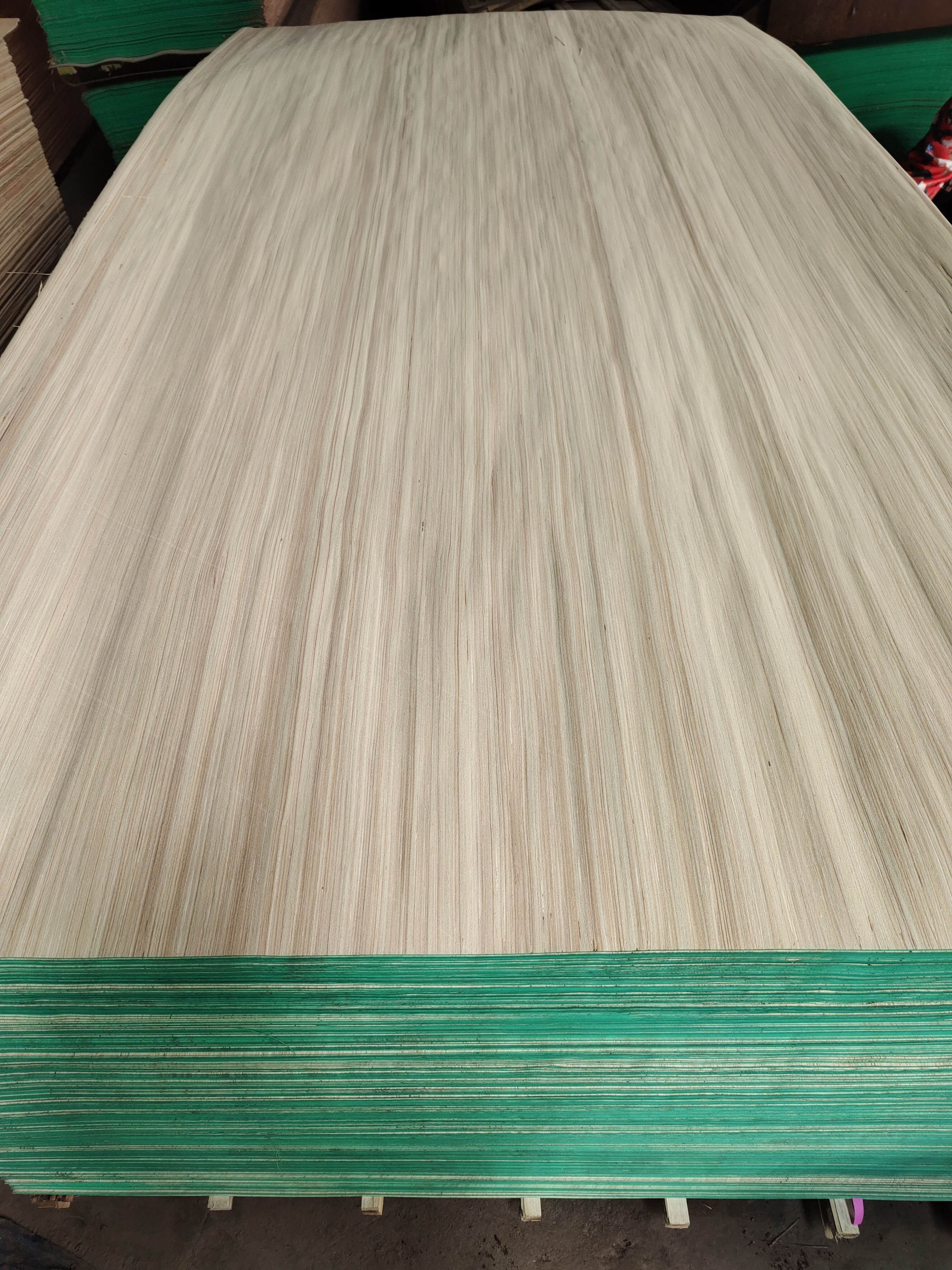 Manufactory Indoor 0.3mm 0.4mm ABCD Grade Recon Gurjan Face Veneer For Natural Plywood