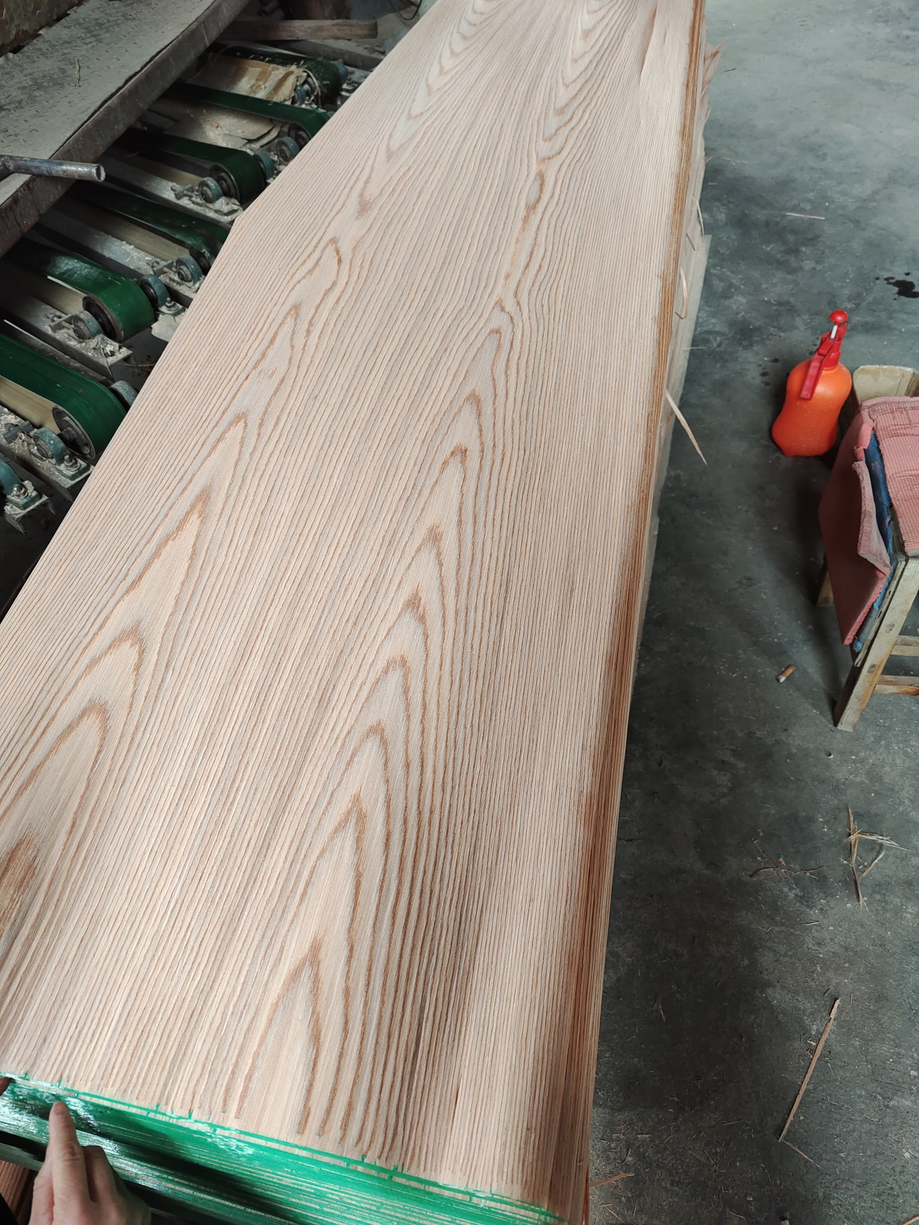 0.4mm Good Quality Sapele Gurjan engineered wood veneer sheet Walnut Ev Veneer For Furniture Board