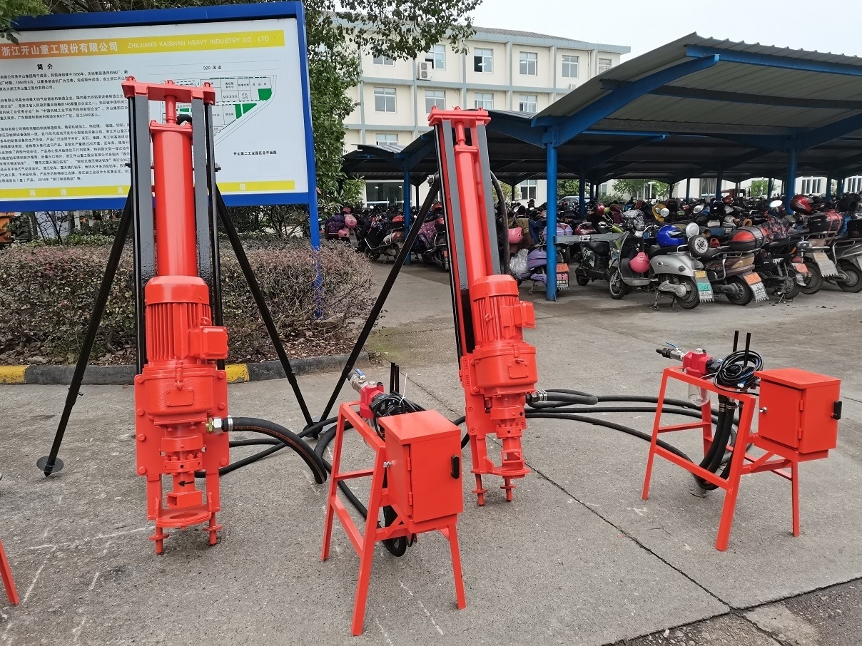 KQD145B 150B 155B 165B Portable Mini DTH Blast Hole Drilling Rig Diesel Borehole For Medium and Rock Drilling