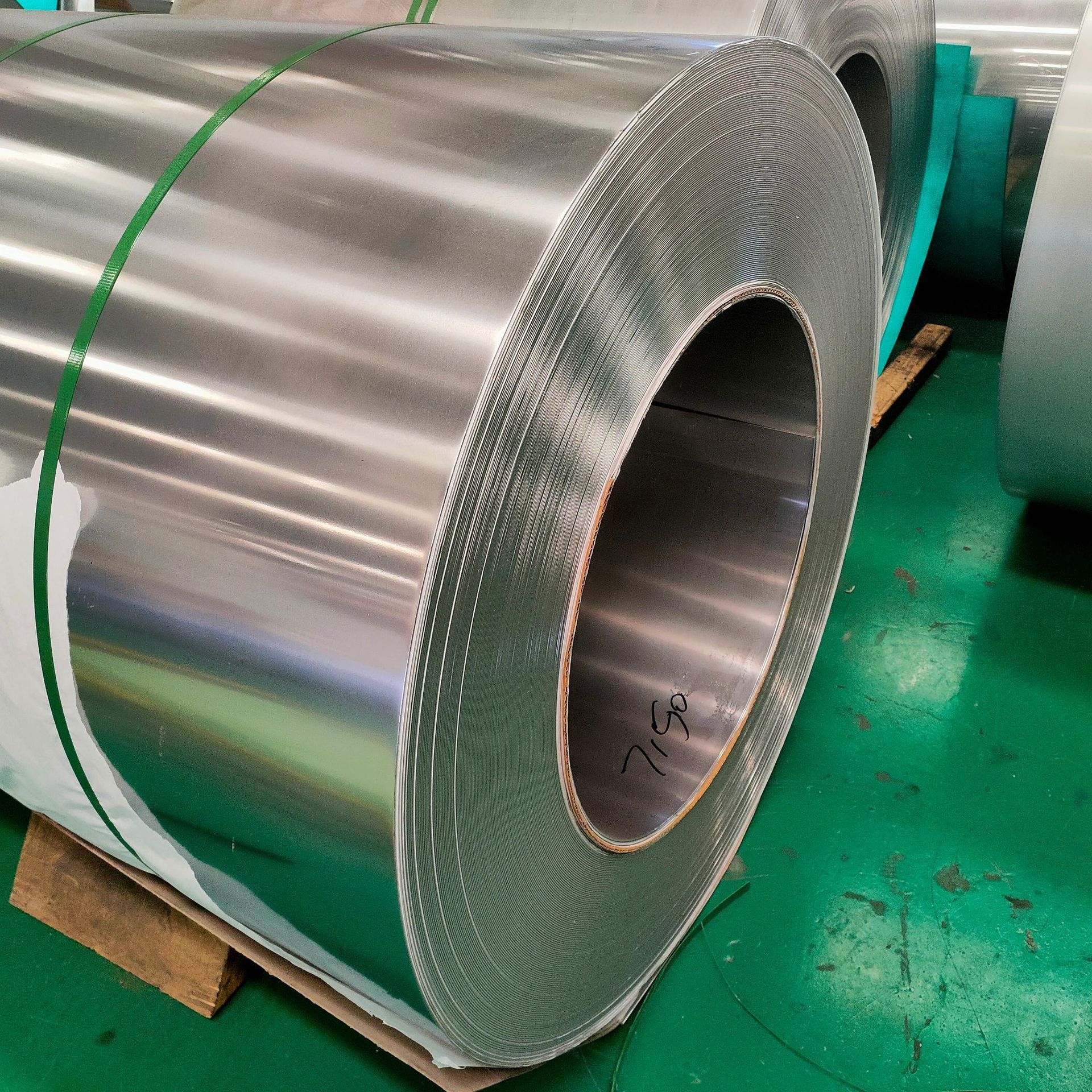 Factory sale 8k No.4 mirror stainless steel strip 1mm 1.5mm Stainless Steel Coil roll with low price