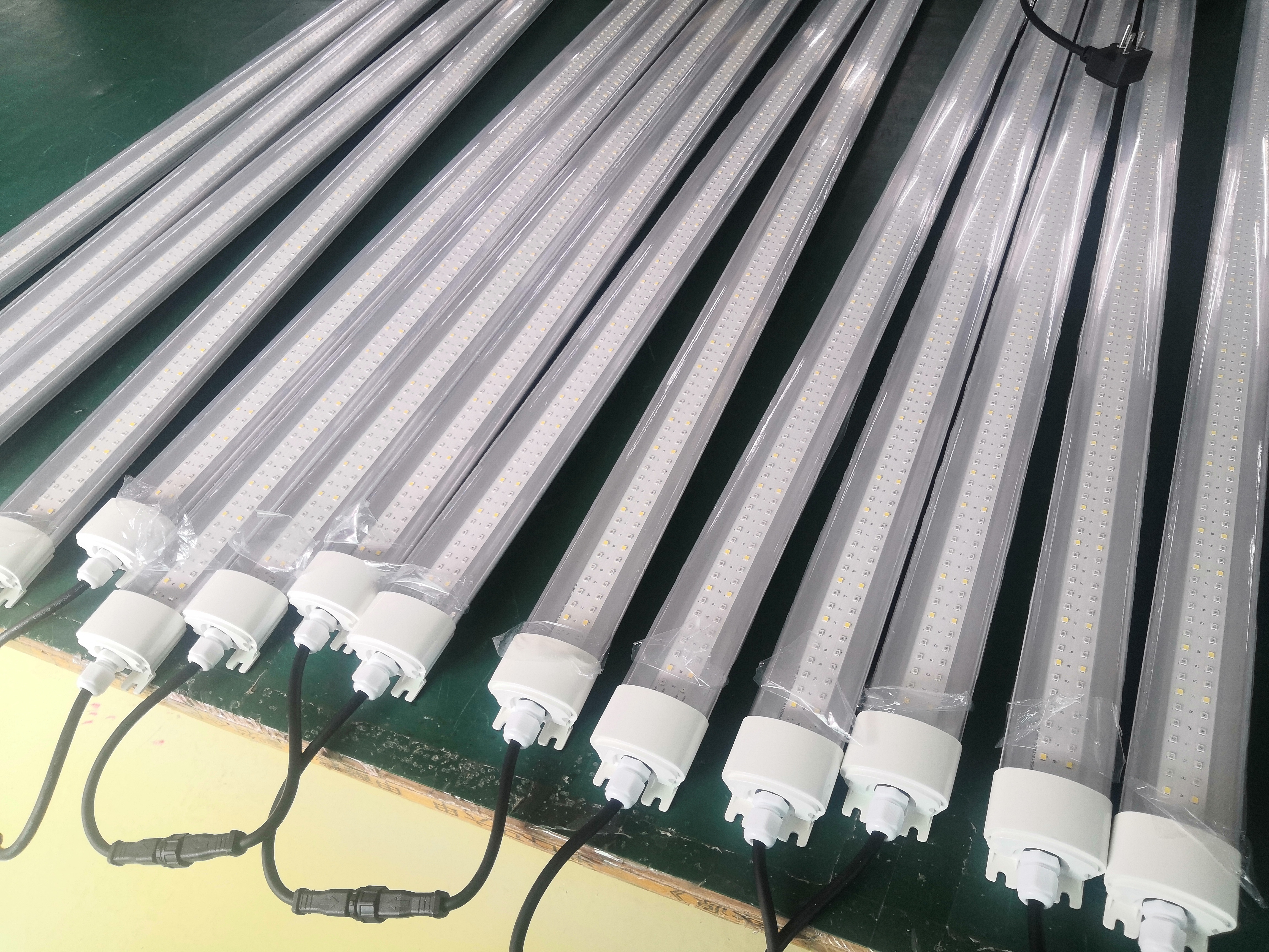 Grow4Max 60w led grow tube light Suitable for Indoor Vertical farm leafy greens or fruit plants seeding/grow/clone/bloom