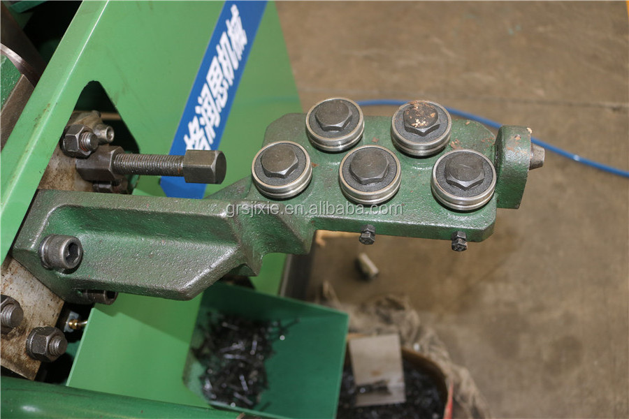 Steel thread rolling machine nut bolt screw making machines