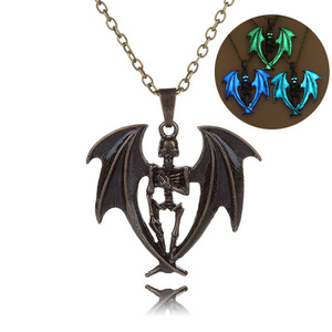 Gothic Punk Men Vintage Jewelry Luminous Skull Noctilucent Pendant Halloween Necklace