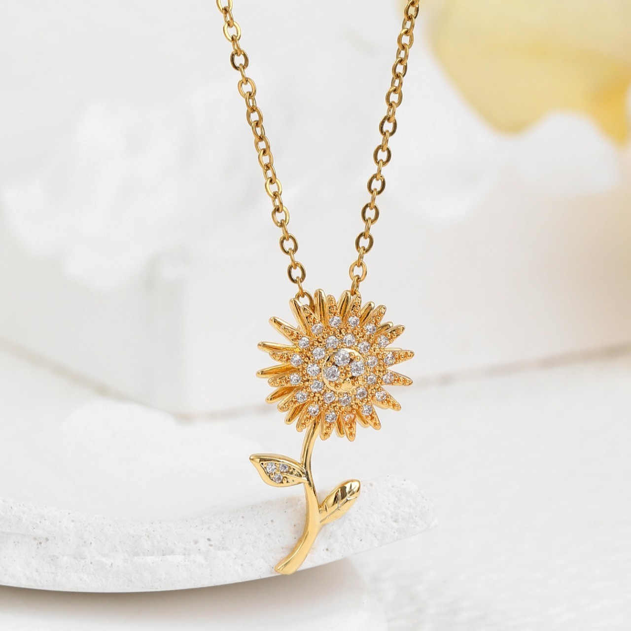 Hot-Sale Rotating Sunflower Necklace Gold Clavicle Chain Relieve Stress Sun Flower Pendant Necklace For Women Jewelry