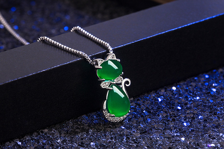 Collares Para Mujer Woman Platinum Plated White Diamond  Green Chalcedony Pendant Green Agate Stone Jade Cat Pendant Necklace