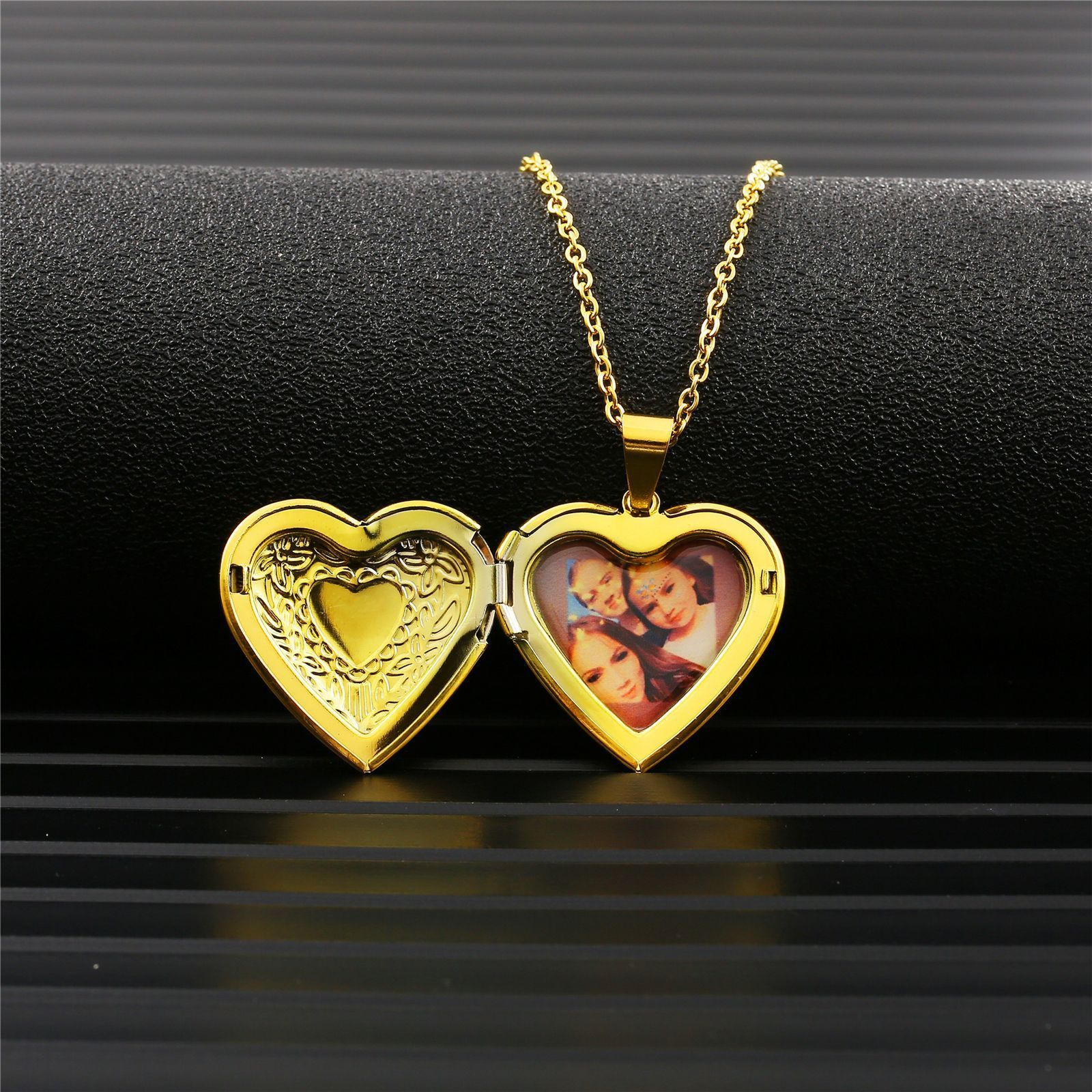 GT Factory Customized Mirror Stainless Steel Heart Locket Oval Necklace For Couple Photo Locket