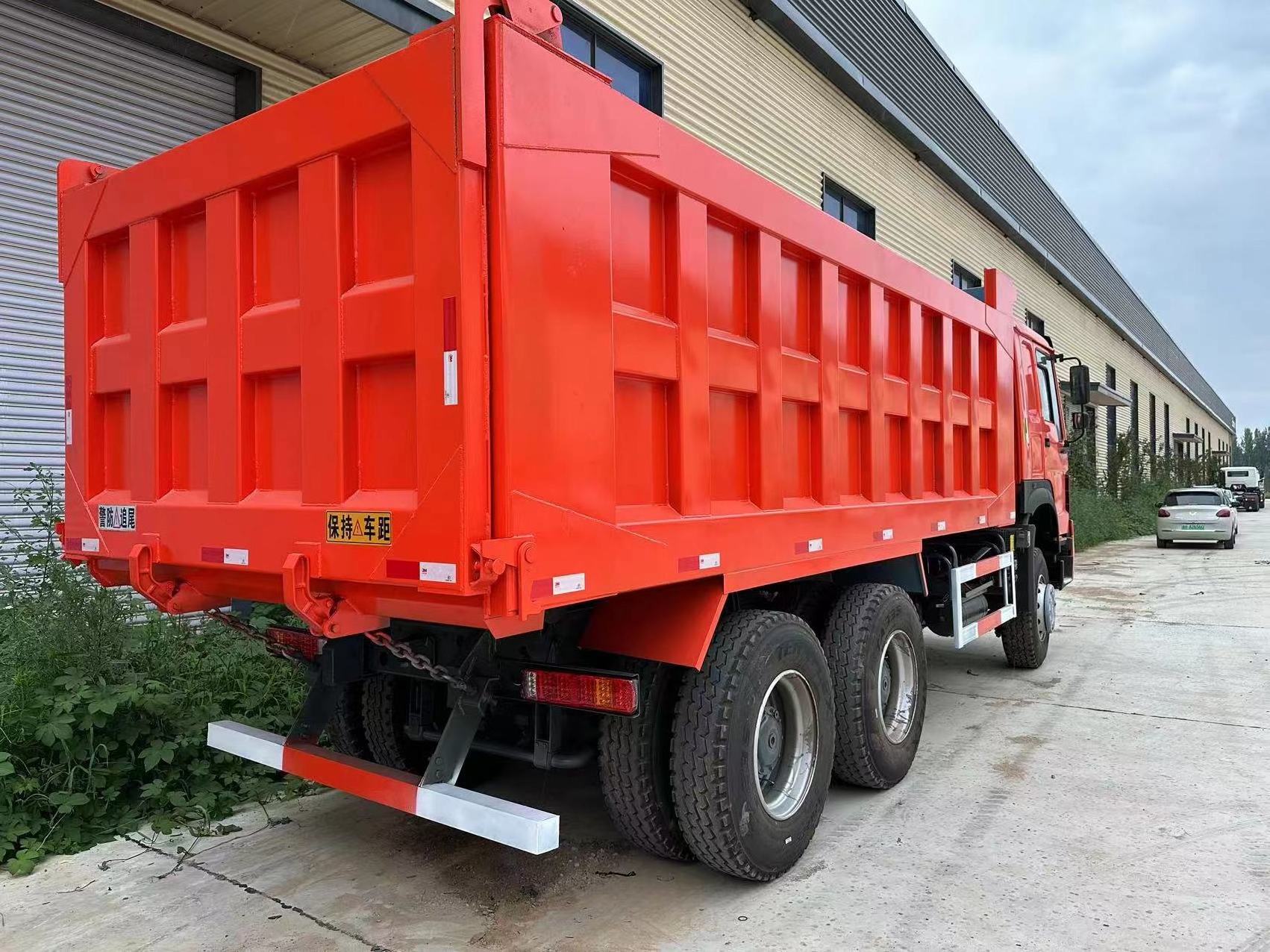 New arrival Used Howo dump truck 8x4 12 tires used Sinotruk Howo dump truck for sale