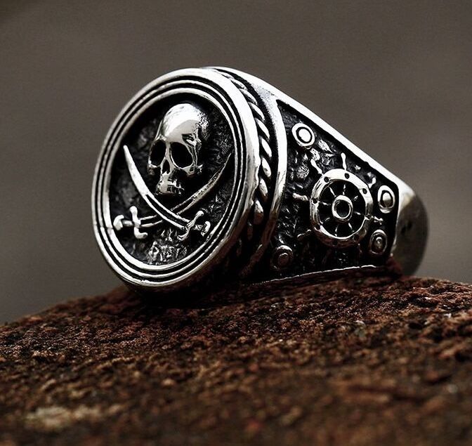 Anillo de calavera de acero inoxidable Stainless steel pirate skull ring punk style hip-hop titanium steel men's finger ring