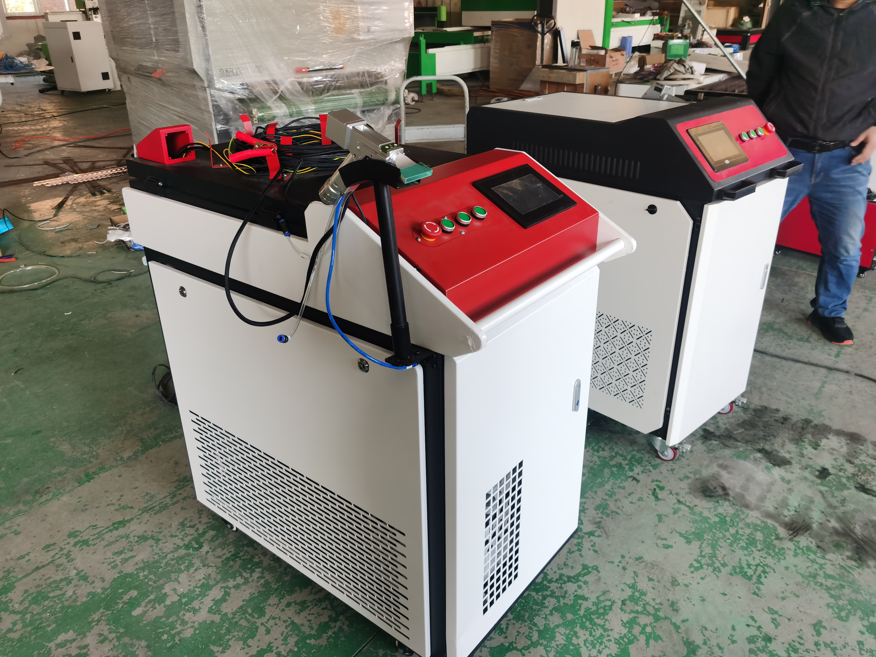 Portable Manual 100W 500W 1000W Laser Cleaning Machine Price Laser Rust Remover Machine Price for Metal Steel Mold Removal Paint